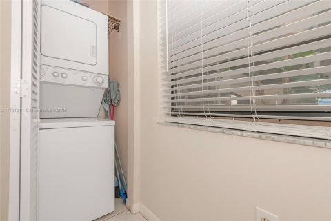 Condo in Pembroke Pines, Florida, 1 bedroom  № 1863485 - photo 13