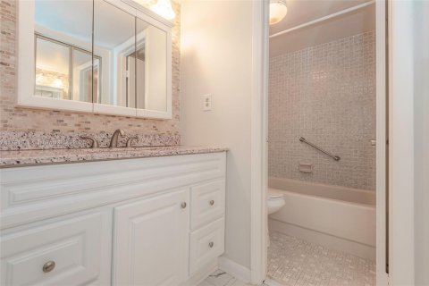 Condo in Pembroke Pines, Florida, 1 bedroom  № 1863485 - photo 17
