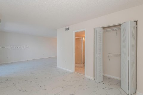 Condo in Pembroke Pines, Florida, 1 bedroom  № 1863485 - photo 8