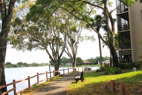 Condo in Pembroke Pines, Florida, 1 bedroom  № 1863485 - photo 26