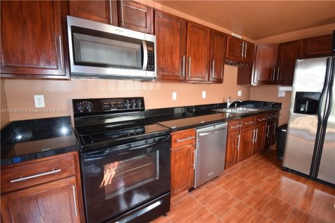 Condominio en venta en Pompano Beach, Florida, 2 dormitorios, 78.97 m2 № 1706414 - foto 1