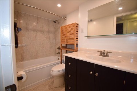 Condominio en venta en Pompano Beach, Florida, 2 dormitorios, 78.97 m2 № 1706414 - foto 4