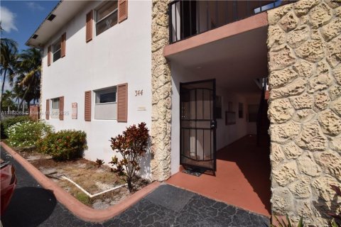 Condominio en venta en Pompano Beach, Florida, 2 dormitorios, 78.97 m2 № 1706414 - foto 9