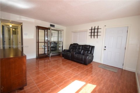 Condominio en venta en Pompano Beach, Florida, 2 dormitorios, 78.97 m2 № 1706414 - foto 17