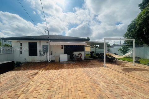 Casa en venta en Miami, Florida, 3 dormitorios, 92.81 m2 № 1984262 - foto 17