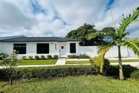 Casa en venta en Miami, Florida, 3 dormitorios, 92.81 m2 № 1984262 - foto 1