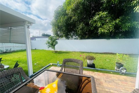 Casa en venta en Miami, Florida, 3 dormitorios, 92.81 m2 № 1984262 - foto 14