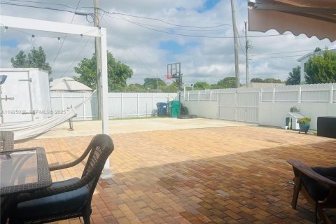 Casa en venta en Miami, Florida, 3 dormitorios, 92.81 m2 № 1984262 - foto 16