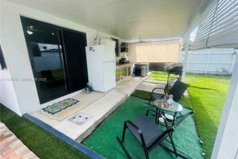 Casa en venta en Miami, Florida, 3 dormitorios, 92.81 m2 № 1984262 - foto 11