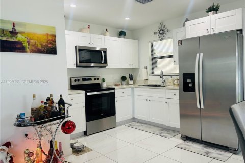 Casa en venta en Miami, Florida, 3 dormitorios, 92.81 m2 № 1984262 - foto 5