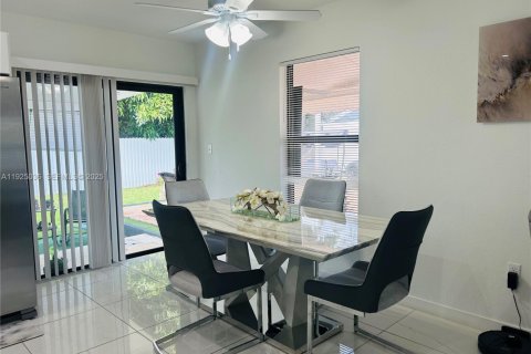 Casa en venta en Miami, Florida, 3 dormitorios, 92.81 m2 № 1984262 - foto 4
