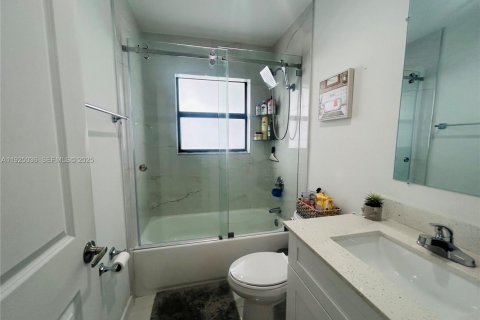 Casa en venta en Miami, Florida, 3 dormitorios, 92.81 m2 № 1984262 - foto 9