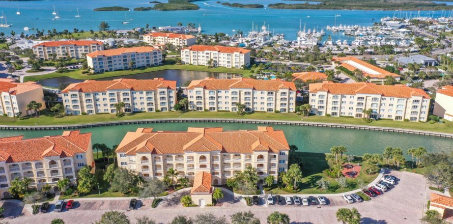 Condo in St. Lucie, Florida, 2 bedrooms № 2392392