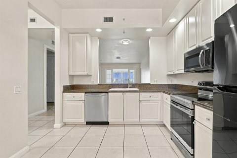 Condo in St. Lucie, Florida, 2 bedrooms № 2392392 - photo 5