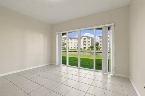 Condo in St. Lucie, Florida, 2 bedrooms № 2392392 - photo 14