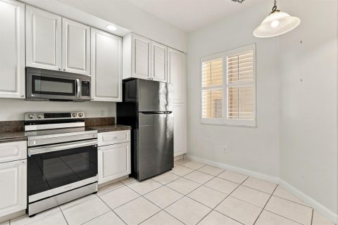 Condo in St. Lucie, Florida, 2 bedrooms № 2392392 - photo 4