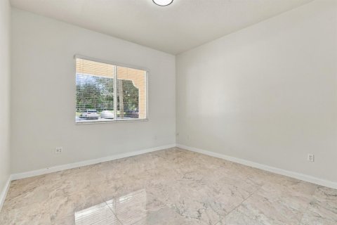 Condo in St. Lucie, Florida, 2 bedrooms № 2392392 - photo 25