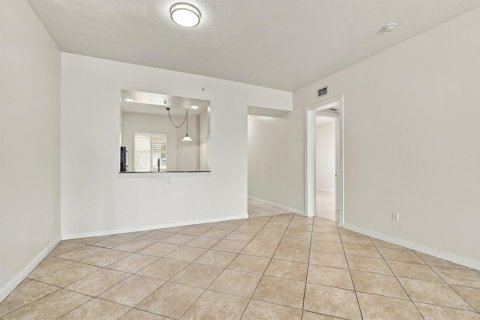 Condo in St. Lucie, Florida, 2 bedrooms № 2392392 - photo 8