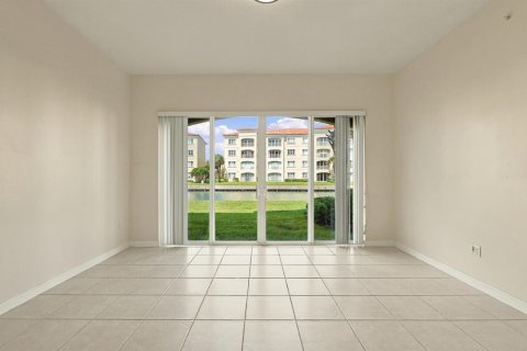 Condo in St. Lucie, Florida, 2 bedrooms № 2392392 - photo 15