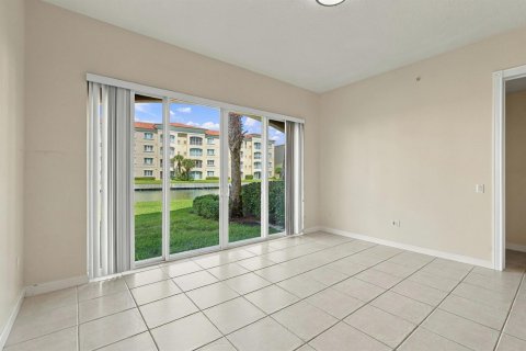 Condo in St. Lucie, Florida, 2 bedrooms № 2392392 - photo 13