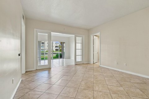 Condo in St. Lucie, Florida, 2 bedrooms № 2392392 - photo 10