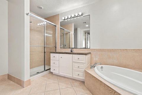 Condo in St. Lucie, Florida, 2 bedrooms № 2392392 - photo 22