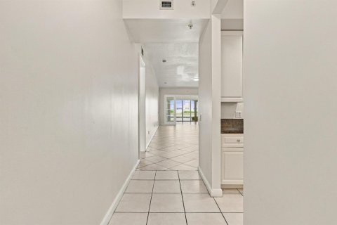 Condo in St. Lucie, Florida, 2 bedrooms № 2392392 - photo 19