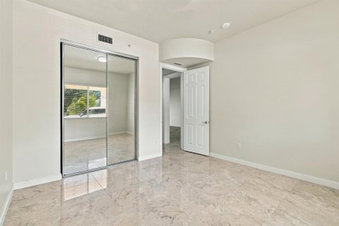 Condo in St. Lucie, Florida, 2 bedrooms № 2392392 - photo 26