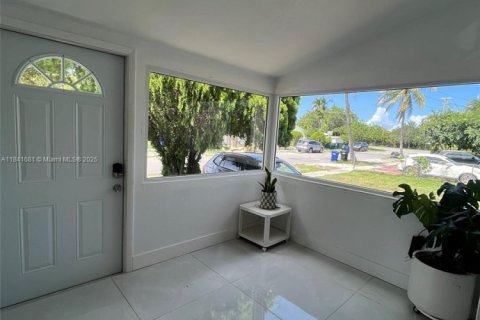 Casa en alquiler en North Miami Beach, Florida, 3 dormitorios, 131.36 m2 № 1940640 - foto 14