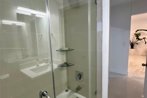 Casa en alquiler en North Miami Beach, Florida, 3 dormitorios, 131.36 m2 № 1940640 - foto 13