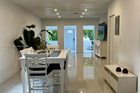 Casa en alquiler en North Miami Beach, Florida, 3 dormitorios, 131.36 m2 № 1940640 - foto 6