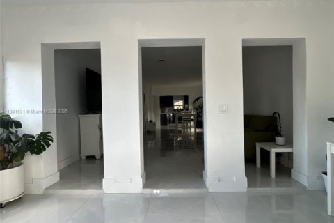 Casa en alquiler en North Miami Beach, Florida, 3 dormitorios, 131.36 m2 № 1940640 - foto 15