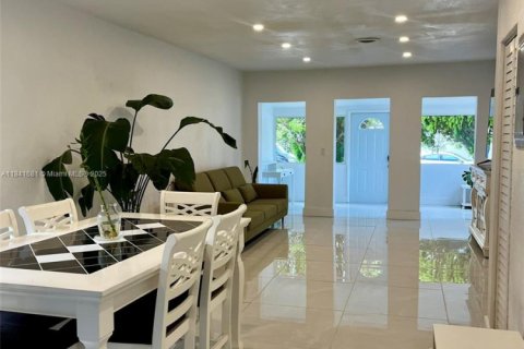 Casa en alquiler en North Miami Beach, Florida, 3 dormitorios, 131.36 m2 № 1940640 - foto 5