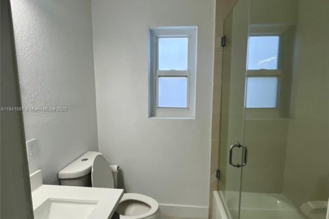 Casa en alquiler en North Miami Beach, Florida, 3 dormitorios, 131.36 m2 № 1940640 - foto 11