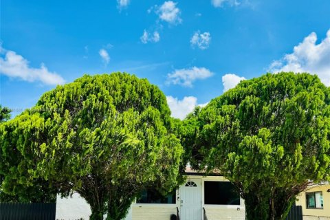 Casa en alquiler en North Miami Beach, Florida, 3 dormitorios, 131.36 m2 № 1940640 - foto 16