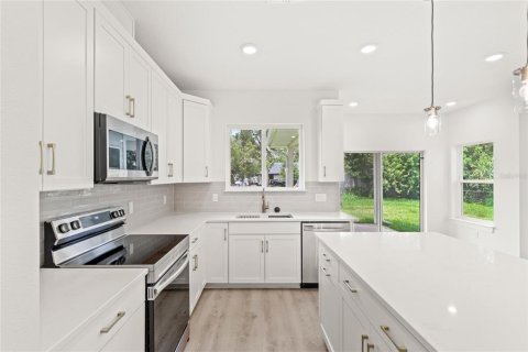 House in Winter Garden, Florida 4 bedrooms, 227.42 sq.m. № 1405116 - photo 10