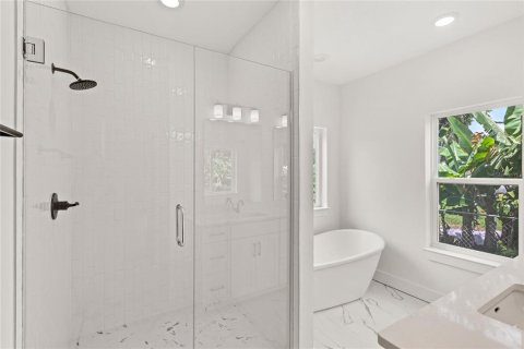 House in Winter Garden, Florida 4 bedrooms, 227.42 sq.m. № 1405116 - photo 20