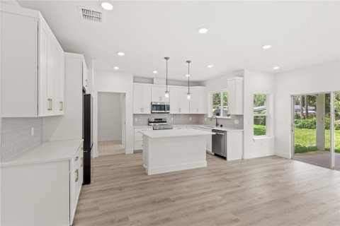 House in Winter Garden, Florida 4 bedrooms, 227.42 sq.m. № 1405116 - photo 9