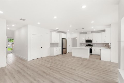House in Winter Garden, Florida 4 bedrooms, 227.42 sq.m. № 1405116 - photo 6