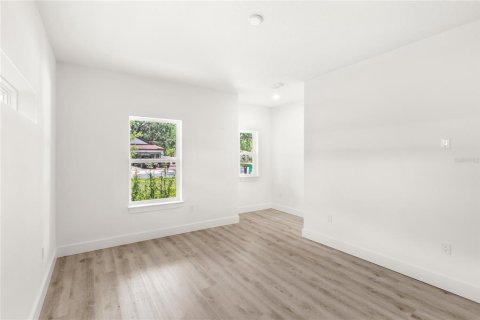 House in Winter Garden, Florida 4 bedrooms, 227.42 sq.m. № 1405116 - photo 17