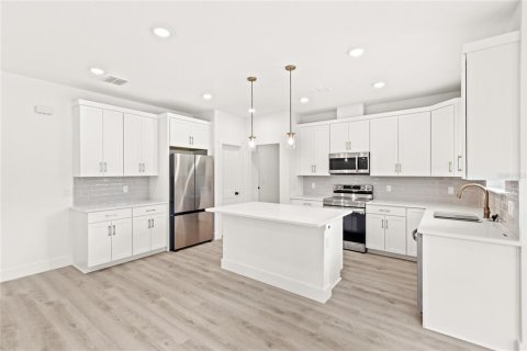 House in Winter Garden, Florida 4 bedrooms, 227.42 sq.m. № 1405116 - photo 7