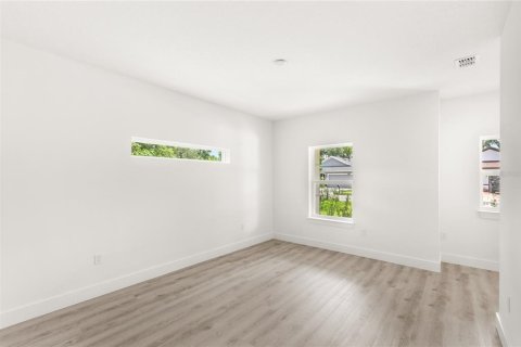 House in Winter Garden, Florida 4 bedrooms, 227.42 sq.m. № 1405116 - photo 22
