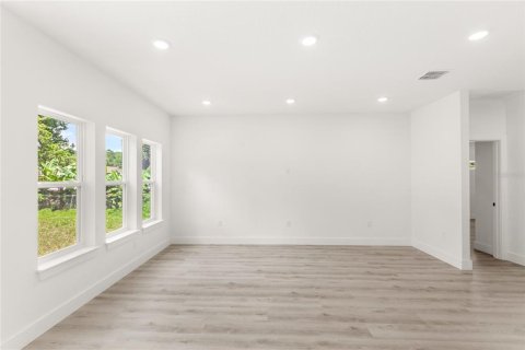 House in Winter Garden, Florida 4 bedrooms, 227.42 sq.m. № 1405116 - photo 14