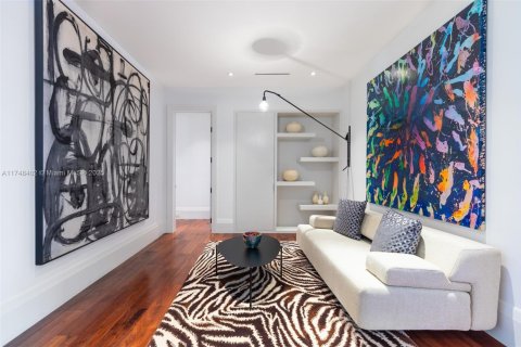 House in Miami, Florida 5 bedrooms, 590.12 sq.m. № 1730328 - photo 12
