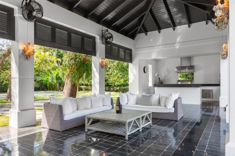 House in Miami, Florida 5 bedrooms, 590.12 sq.m. № 1730328 - photo 14