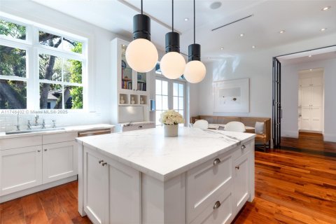 House in Miami, Florida 5 bedrooms, 590.12 sq.m. № 1730328 - photo 7