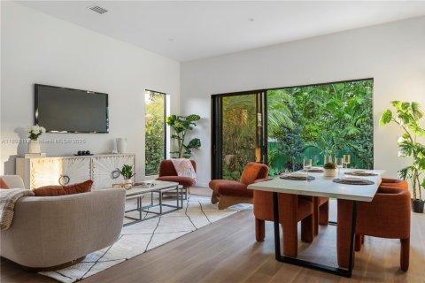 House in Miami, Florida 4 bedrooms, 225.29 sq.m. № 1950975 - photo 4
