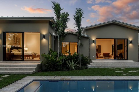 House in Miami, Florida 4 bedrooms, 225.29 sq.m. № 1950975 - photo 17