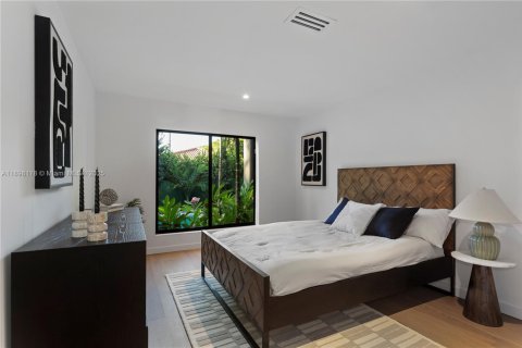 House in Miami, Florida 4 bedrooms, 225.29 sq.m. № 1950975 - photo 14