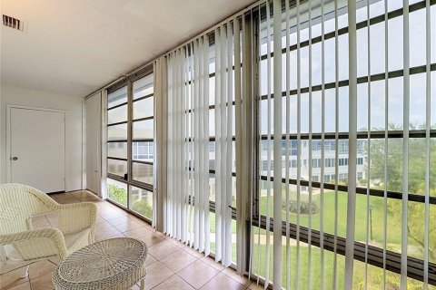 Condo in Seminole, Florida, 2 bedrooms  № 2167461 - photo 25